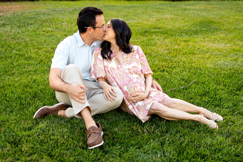 Maternity Photography Poses – ellobelle photography: Expecting mother sits cross-legged on wooden dock, laughing