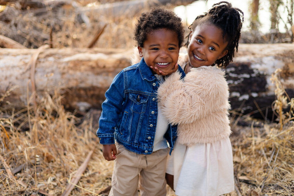 Brother and sister hugging and smiling – Ellobelle Photography