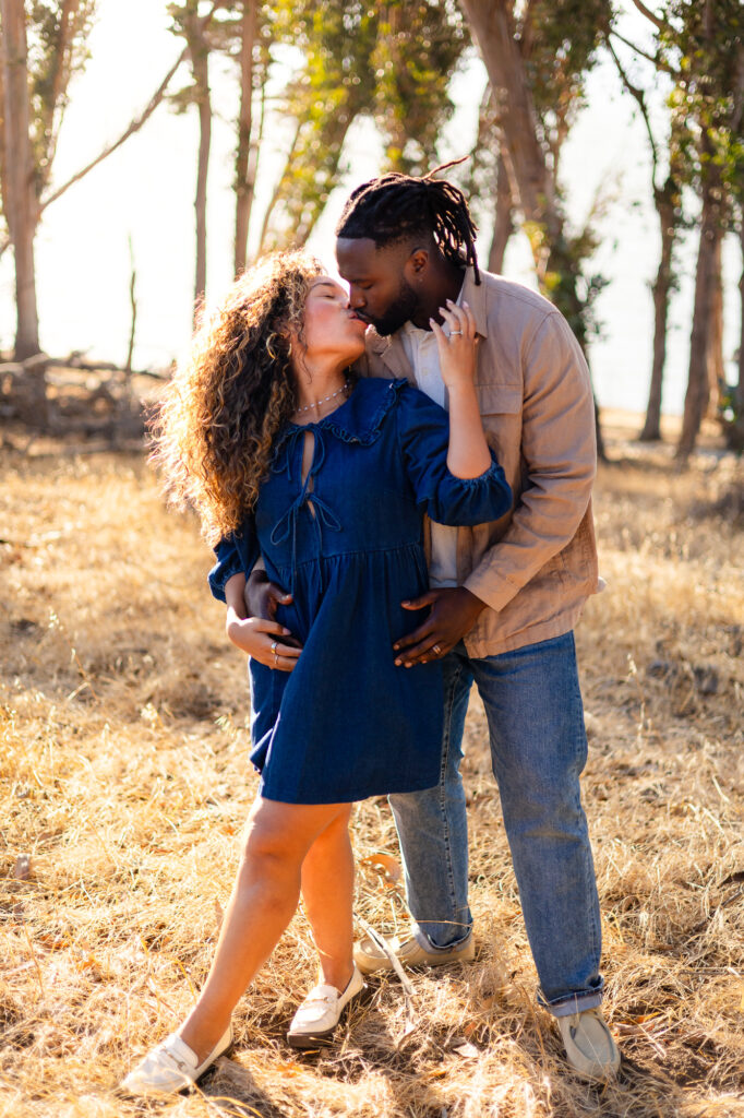 Couple kissing in golden light at Coyote Point – Ellobelle Photography