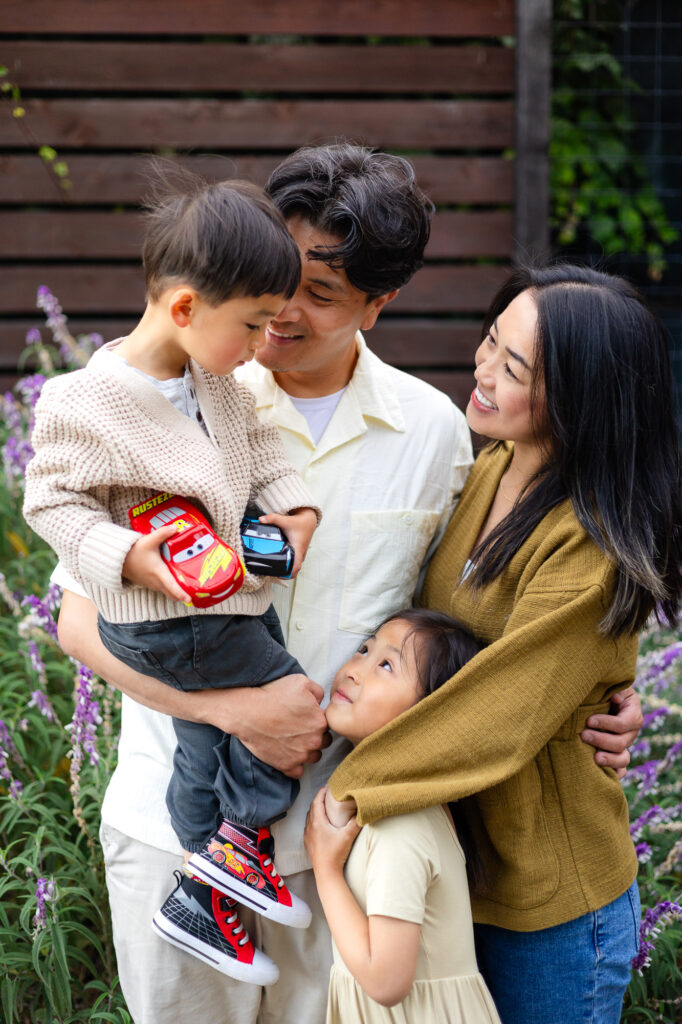 Mini Sessions Photography - Ellobelle Photography: Parents smiling at son while daughter hugs close