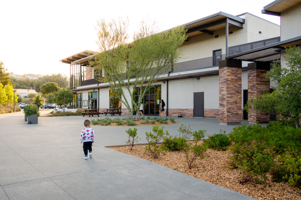 Child approaching Millbrae Recreation Center – Ellobelle Photography