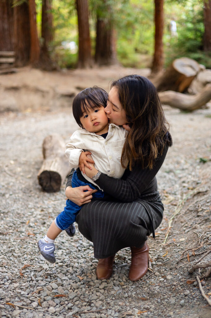 Mom kissing toddler on the cheek at Redwood Grove Los Altos – Ellobelle Photography