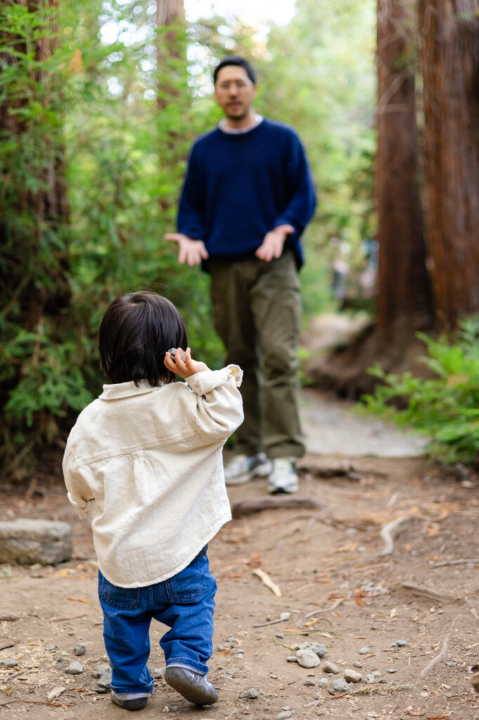 Toddler walking toward father on trail at Redwood Grove Nature Preserve photos – Ellobelle Photography