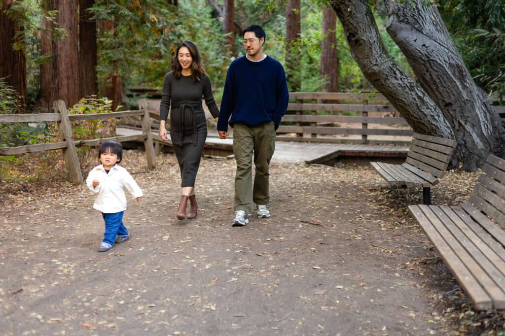 Young boy leading the way on trail during Redwood Grove Los Altos family session Redwood Grove Nature Preserve photos Ellobelle Photography