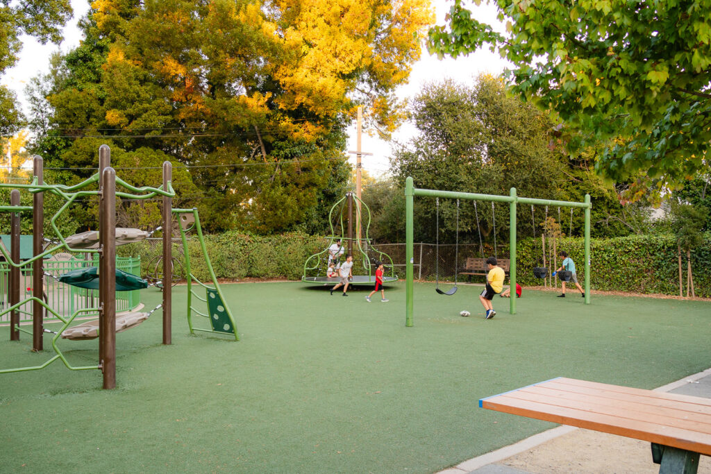 Kids on swings and spinner at Village Park Playground Burlingame – Ellobelle Photography