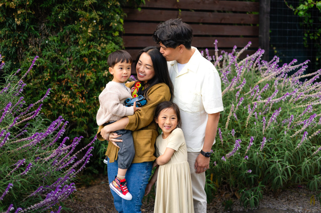 Parents hugging kids during family portraits at Washington Park Burlingame – Ellobelle Photography