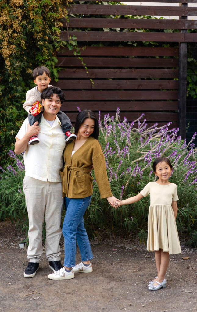 Family holding hands and walking near flowers at Washington Park – Ellobelle Photography
