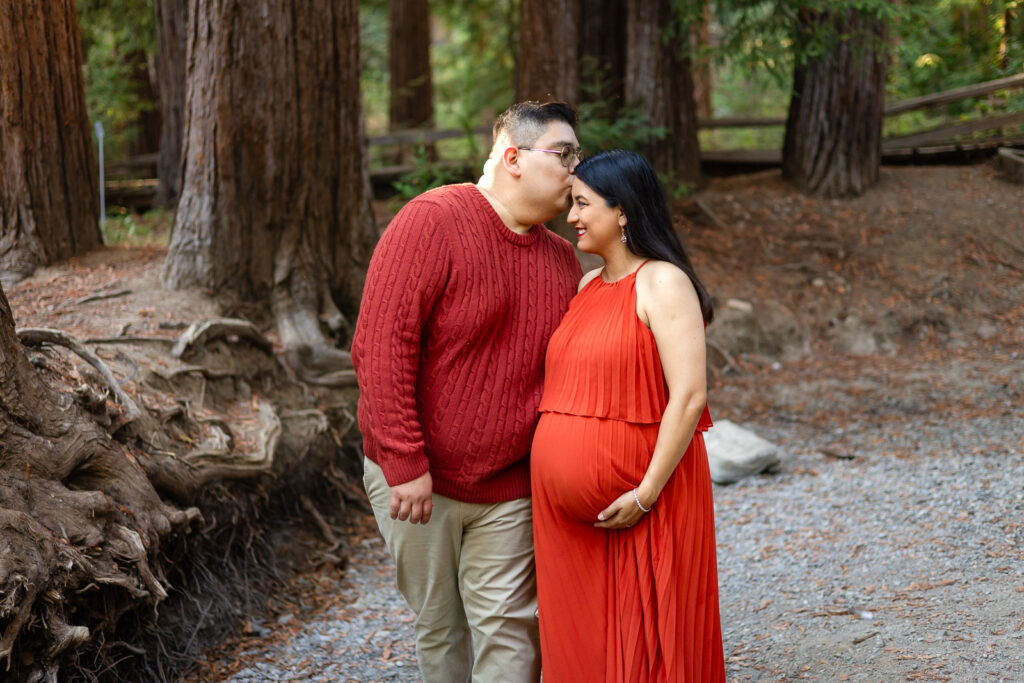 Dad kissing mom’s forehead during a sweet Bay Area maternity session – Ellobelle Photography