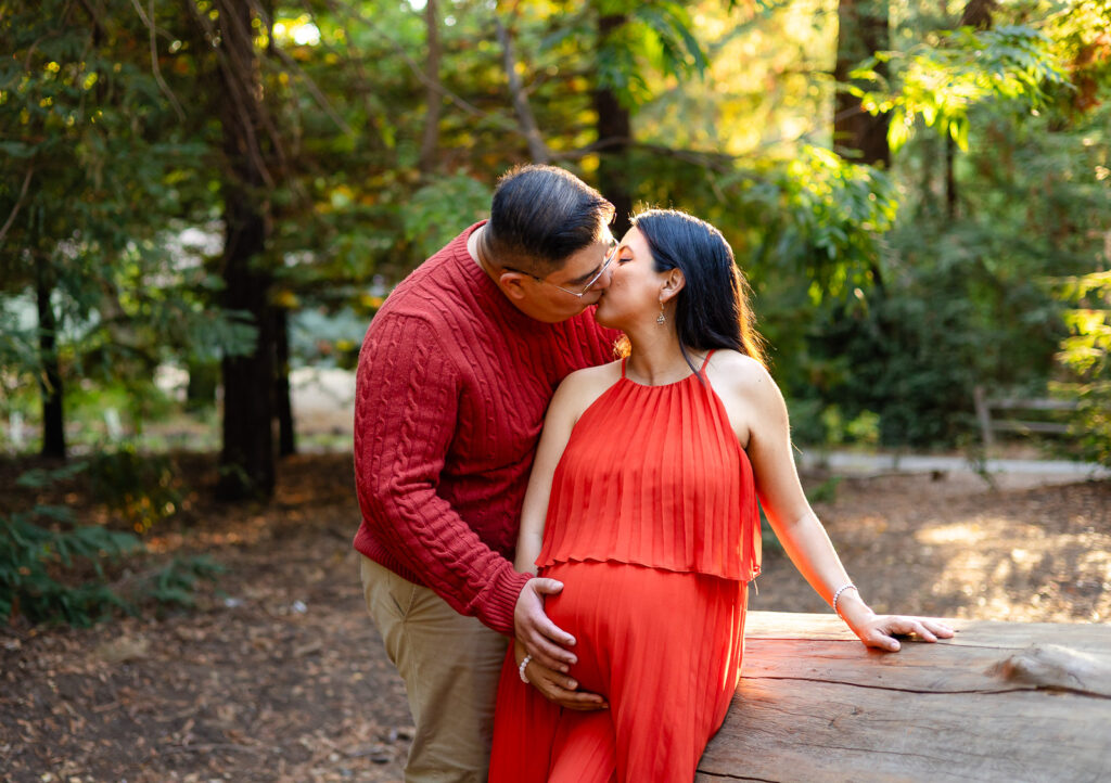 Parents kissing and embracing baby bump during Bay Area maternity session – Ellobelle Photography